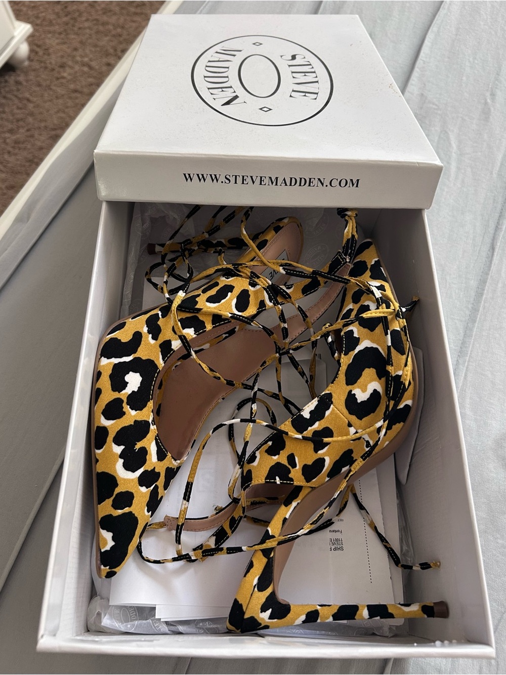Steve Madden Leopard Lace-Up Pointed Heels - Yellow/Black/White NIB - Picture 4 of 15